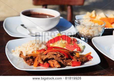 mexican fried rice with chicken and vegetables