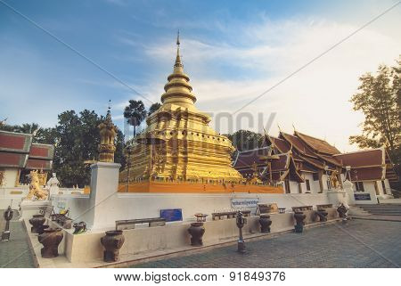 Beautiful Temple In Chiangmai (wat Chomthong)
