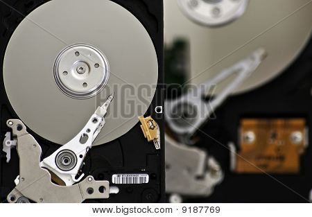 Tre aperto Hard Disk isolata On White Background