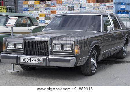 Retro car Lincoln Town Car 1989 release
