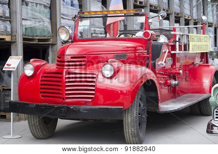 Retro car GMC Fire 1942 release