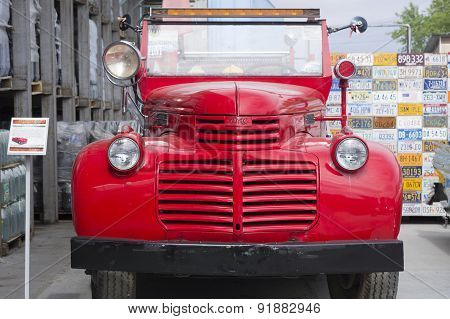 Retro car GMC Fire 1942 release