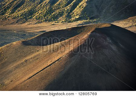 空中的休眠火山在哈莱阿卡拉国家公园，夏威夷的毛伊岛。
