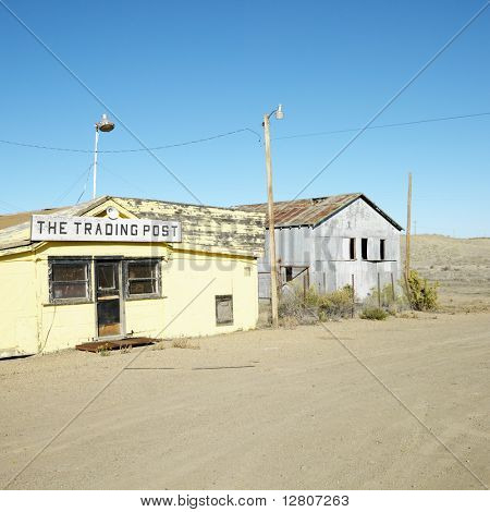Stary trading post w krajobraz pustyni Utah.