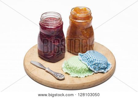 Jam preparation : Homemade uchuva and strawberry jams