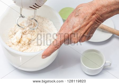 Quiche lorraine preparation : Quiche lorraine dough preparation