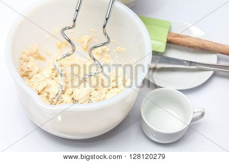 Quiche lorraine preparation : Bowl with quiche lorraine dough