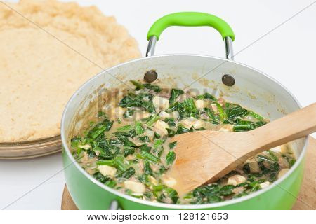 Quiche lorraine preparation : Baked quiche lorraine dough and spinach filling