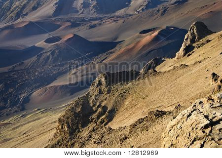 空中的休眠火山在哈莱阿卡拉国家公园，夏威夷的毛伊岛。