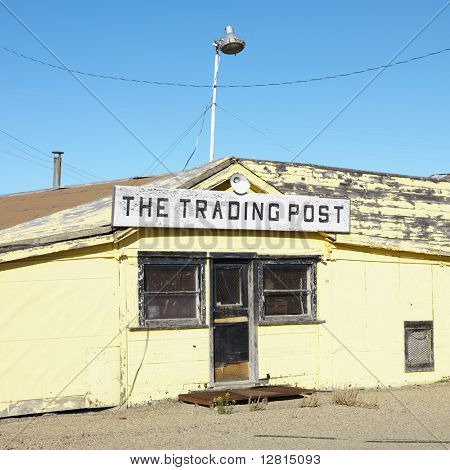 Stary trading post w krajobraz pustyni Utah.