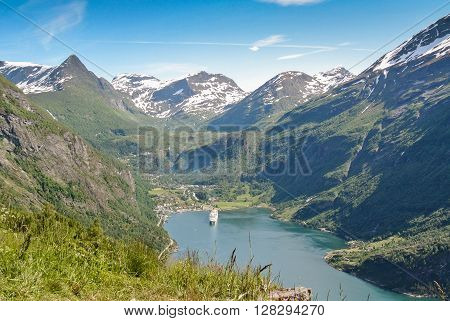 a beautiful fiord in Norway and a cruise
** Note: Visible grain at 100%, best at smaller sizes