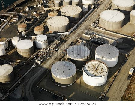 A légi felvétel a kaliforniai Los Angeles-i finomító folyadék tároló tartályok.