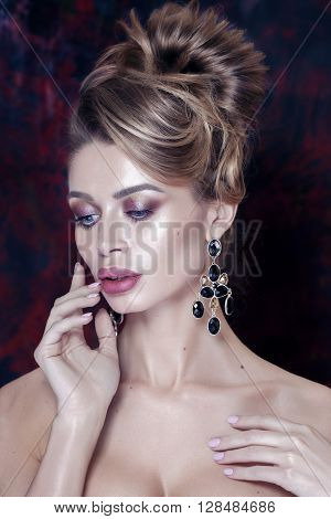Beautiful Fashion Luxury Makeup Long Eyelashes Perfect Skin Facial Make-up. Beauty Brunette Model Wo