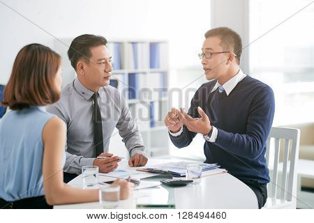 Vietnamese businessman enumerating advantages of his idea