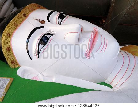 The reclining Buddha at Kyaw Aung San Temple