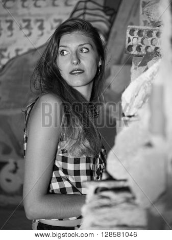 blonde woman looking back black and white