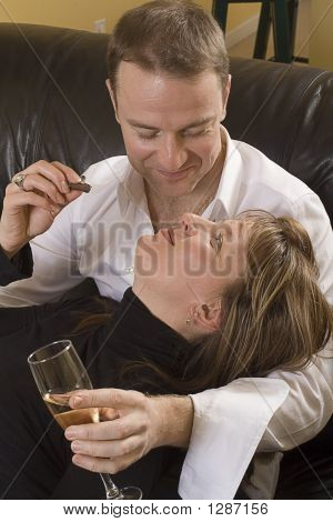 ผ่อนคลายบนโซฟาคู่