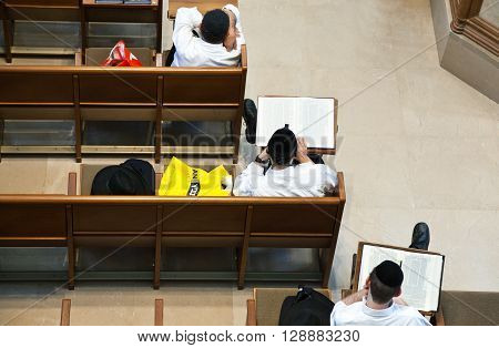 Jerusalem Israel - November 2 2010: Faithfull in the Hurva synagogue