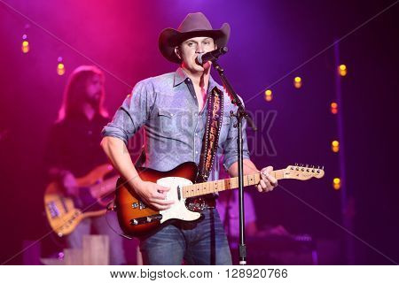 HUNTINGTON, NY-JAN 8: Musician Jon Pardi performs onstage during the 