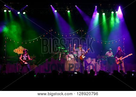 HUNTINGTON, NY-JAN 8: Musician Jon Pardi performs onstage during the 