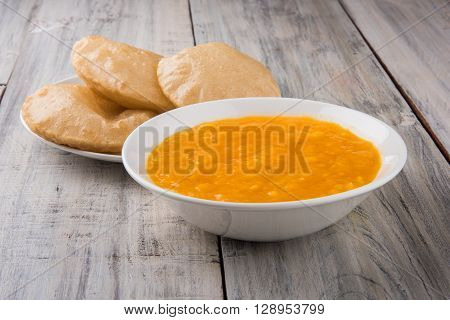Aamras or Aam Ras Puri: Puri which is an indian fried small bread and alphonso mango pulp is a popular lunch especially during Padwa, the Marathi new year, maharashtrian lunch/dinner menu