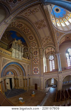 Oradea, Romania - January 27, 2018: Inside Of The Neolog Synagogue Zion. Built Between 1877-1878 In 