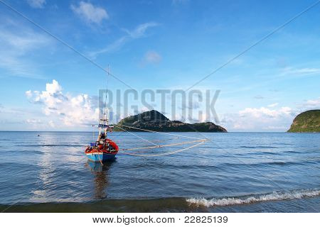 en båd på havet