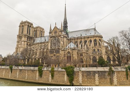 Notre Dam De Paris