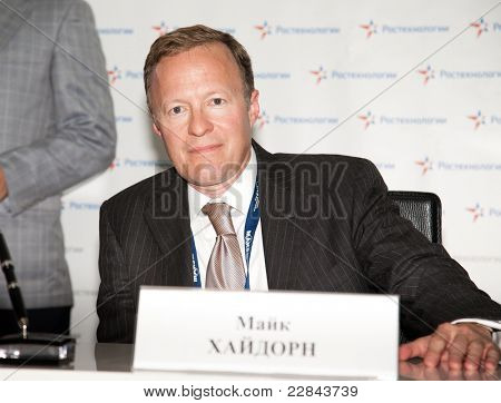  Mosca, RUSSIA, 16 agosto: Firma di contratti. Mike Heydorn al trasporto aereo internazionale e Spa