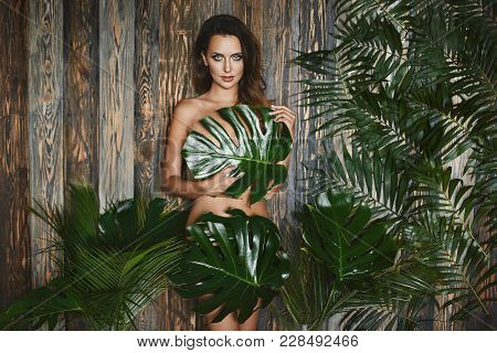 nude woman blue eyes in shower nude cheerleaders sucking animations