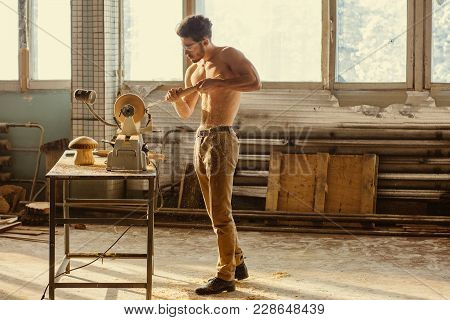 Wood Lathe .the Naked Carpenter Lathing Wood To Make Product
