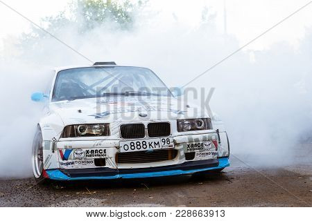 Bmw 3-series Driftcar Burning Tires In Drift-show