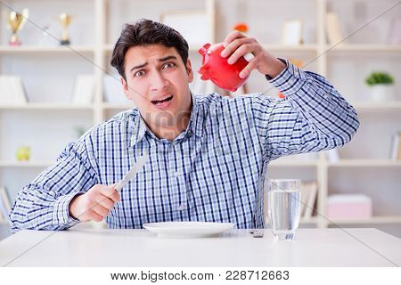 Man running out of money in restaurant and using savings from pi