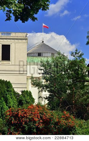 Sommer-Ansicht des polnischen Parlaments benannt Sejm in Warschau.