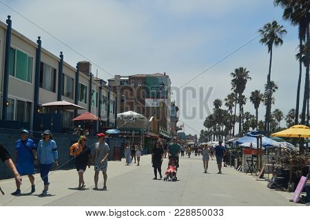 Crowd Of Souvenir Shops In Very Striking Buildings On The Beach Promenade Of Santa Monica. July 04, 