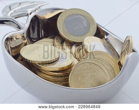New Saudi Riyal And Halalas Coins Showing King Salman