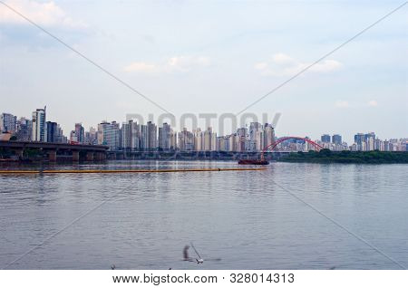 Hang River In Seoul In The Evening