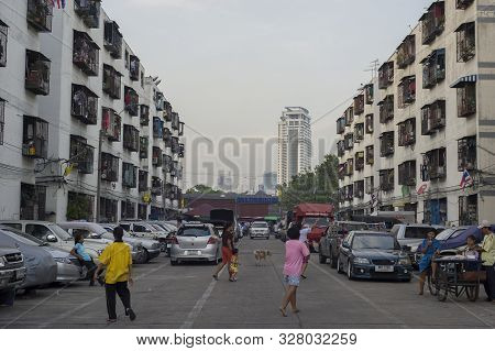 Bangkok, Thailand - December 23, 2016:  Courtyard In A Tenement In Bangkok Outskirts, In The Neighbo