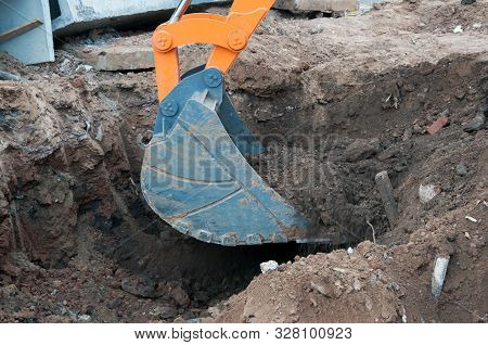Large Crawler Excavator Bucket. Excavator Mechanical Part For Digging. Machines And Mechanisms For C