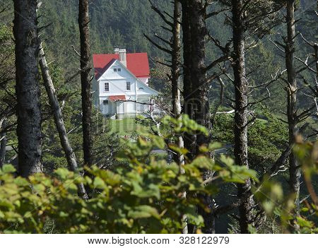 Original House For The Heceta Lighthouse In Oregon Along Hwy 101