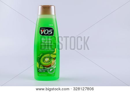 October 14 2019 Ny Usa: Bottle Of Vo5 Shampoo On A Kiwi Lime Squeese With Lemongrass Extract Clarify