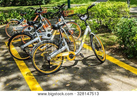 Singapore-17 Oct 2017: Singapore Public Park Area For Shared Bikes