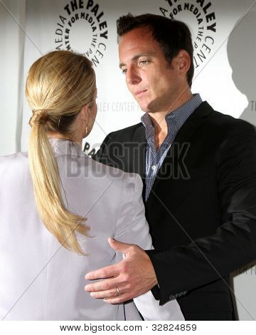 Los Angeles 8. Mai: will Arnett, Christina Applegate in der 