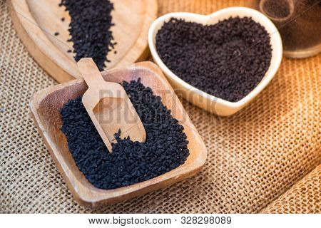 Nigella Sativa Black Cumin Kalonji Seeds (kalonji) In View