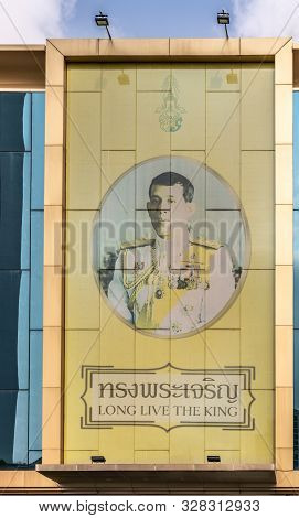 Bangkok City, Thailand - March 17, 2019: Portrait Painting Of King Captured In Circle On Yellow Back