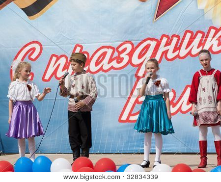 Kunstnere af Ensemble af nationale danse Rosinochka