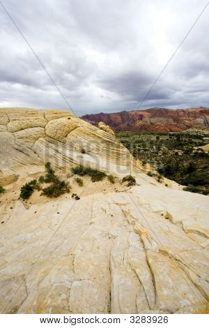 Guardando verso il basso le arenarie In Snow Canyon - Utah
