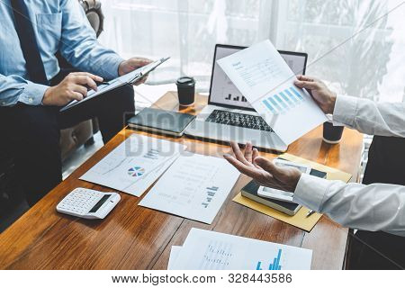 Business Executive Partner Cooperation Conference In Investment Ideas Marketing Planning And Present
