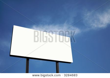 Panneau d'affichage blanc contre le ciel bleu (Xl)