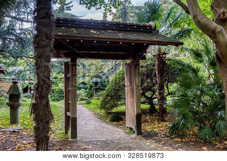 Entrance Gate Of Albert Kahn Park In Autumn - Boulogne-billancourt Near Paris, France